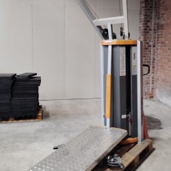 Star Trac Human Sport Lift/Pull
