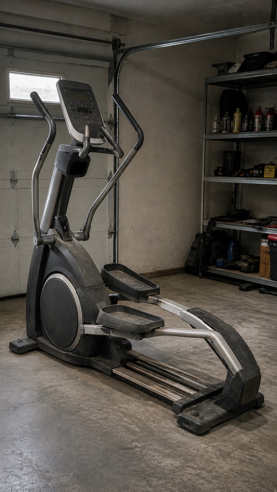 Begagnad professionell crosstrainer i garage