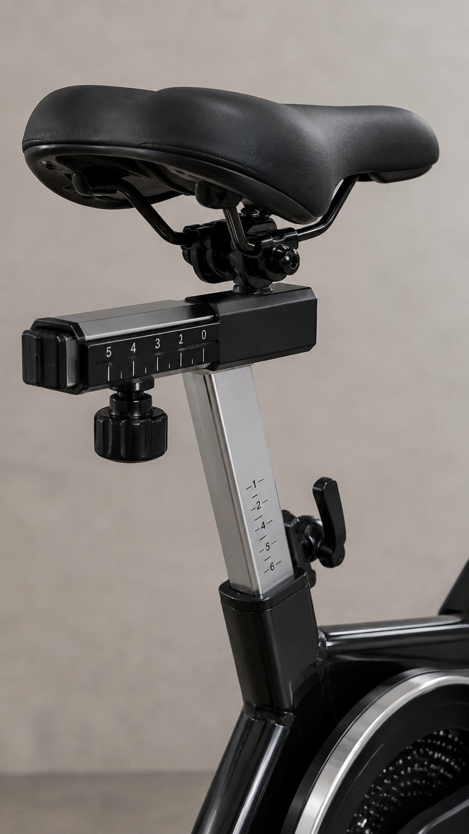 Justering av sadelhöjd på motionscykel
